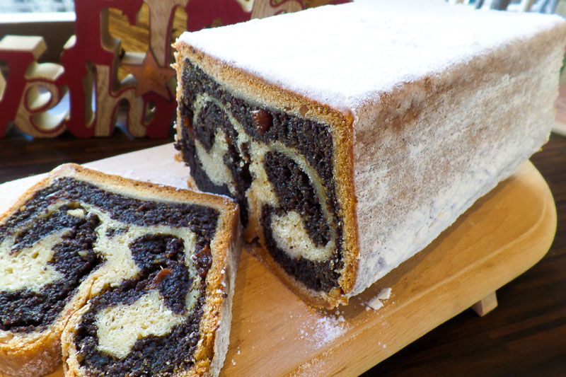 Mohnstollen – 1 kg im Geschenkkarton