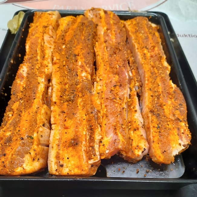 Bauchfleisch in Scheiben gewürzt